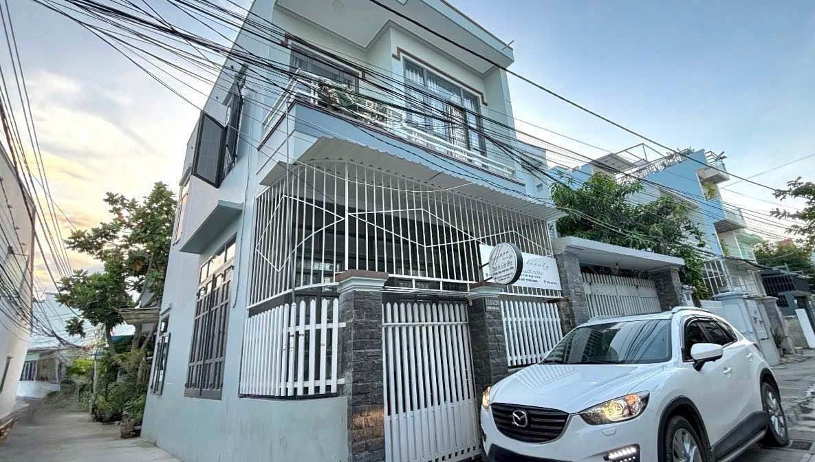 Nhà góc 2 mặt tiền Ngọc Hiệp Nha Trang 52,9m² giá 4 tỷ - Ô tô đậu cửa, tiện ích đầy đủ!