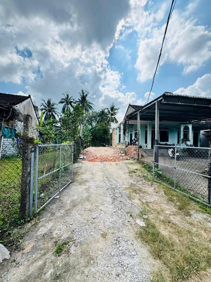 Đất nền hẻm Bích Khê, Quảng Ngãi 123m² giá chỉ 1.35 tỷ - Vị trí đắc địa gần khu đô thị!