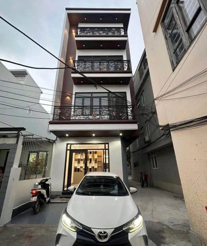 Nhà 4 tầng Hồng Gai 100m² giá 8 tỷ - Gần biển, sẵn sàng ở ngay!