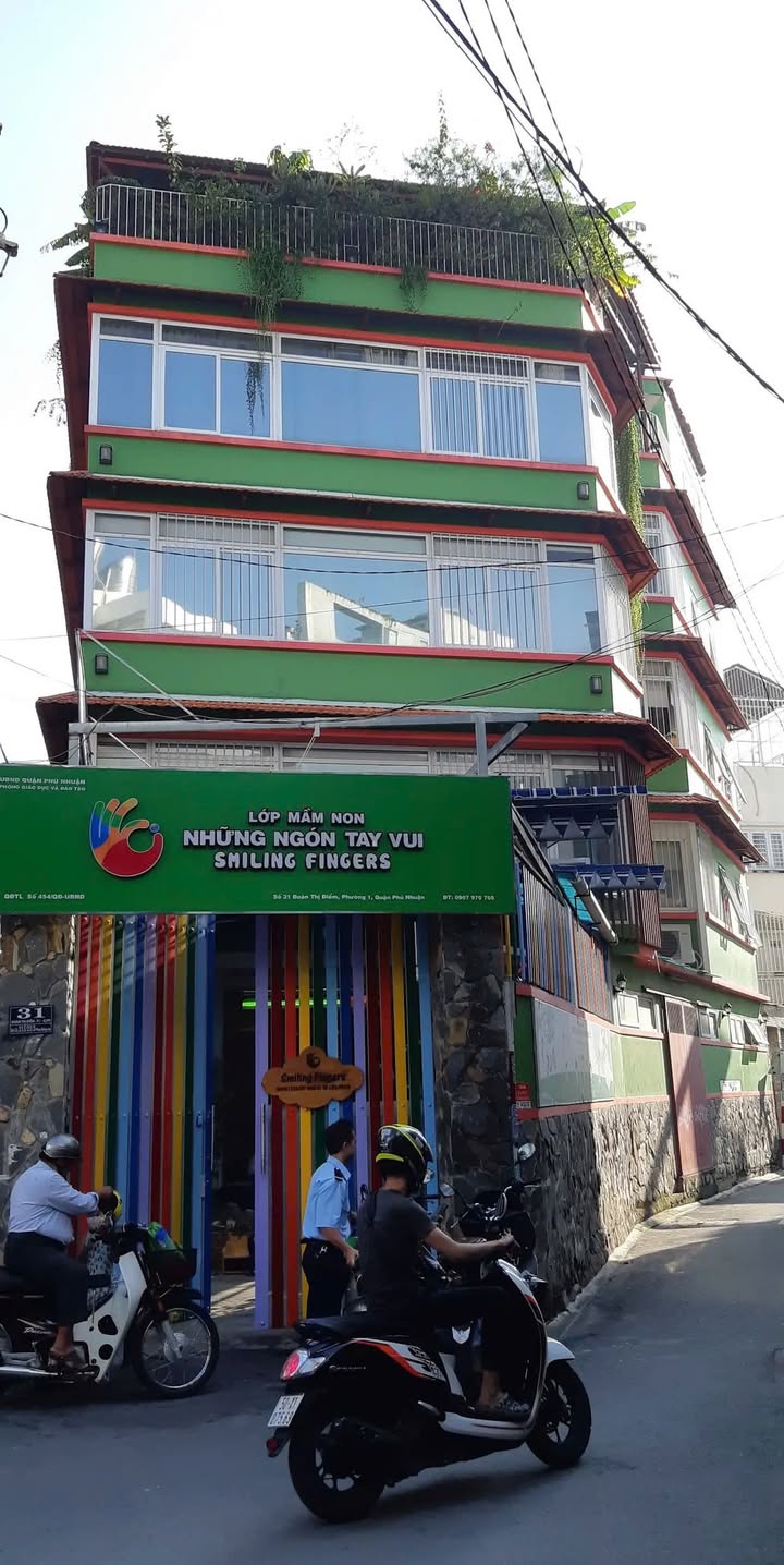 Nhà cho thuê góc Đoàn Thị Điểm, Phú Nhuận 160m² giá 50 triệu - Mặt tiền thoáng mát