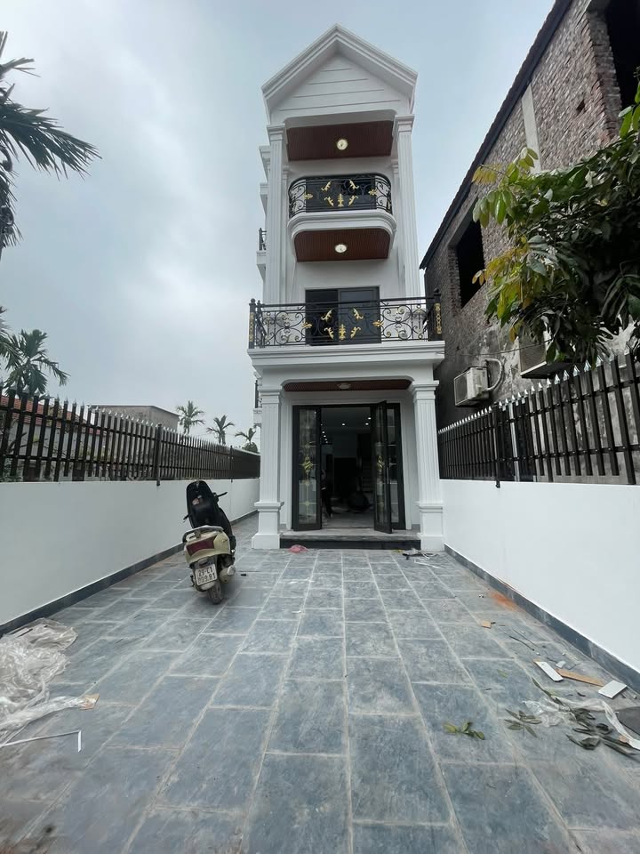 Nhà 4 tầng Đông La, Hoài Đức 84m² giá 7.12 tỷ - Sân cổng gara ô tô rộng rãi