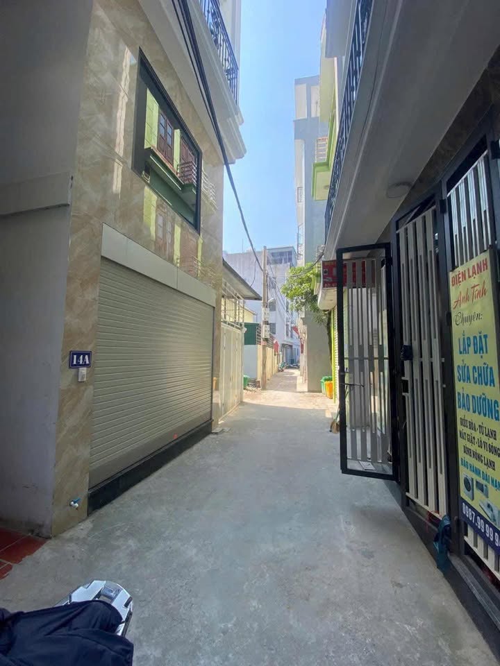 Nhà 5.5 Tầng Tu Hoàng, Quận Nam Từ Liêm, 41m² - Ô tô đỗ gần, vị trí đắc địa!
