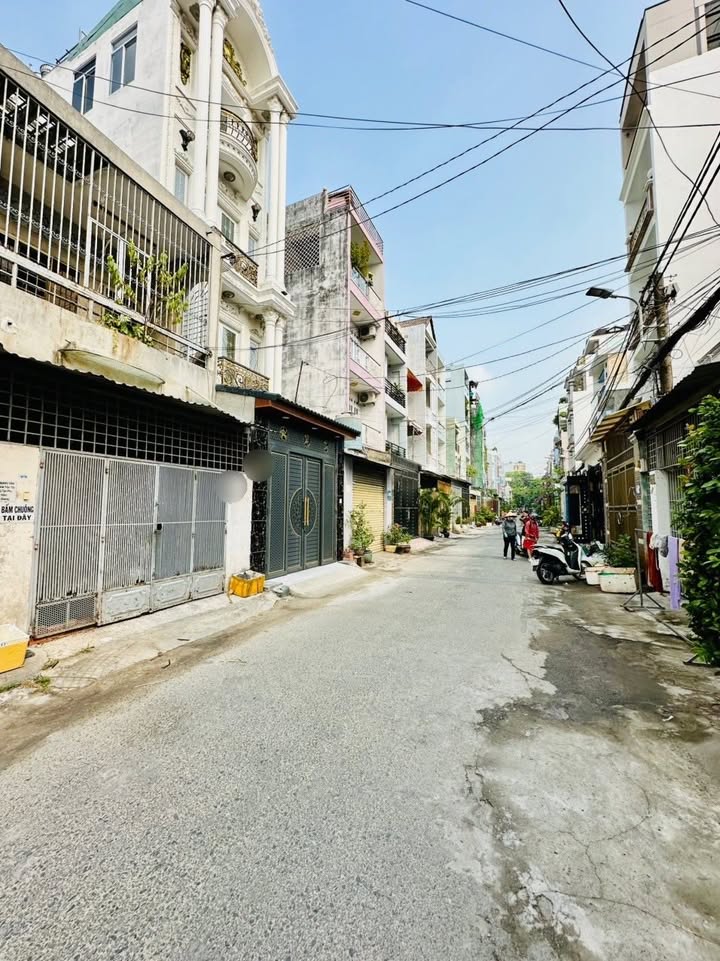 Nhà hẻm 8m Hà Thị Đát, Tân Phú 72m² giá 10.7 tỷ - An ninh, dân trí cao!