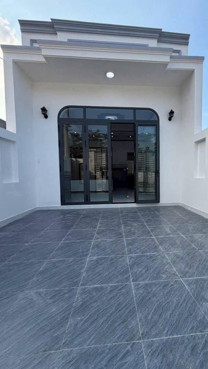 Nhà phố Ấp Tân Bình, Trảng Bom 200m² giá 1.7 tỷ - Sân rộng thoáng mát!