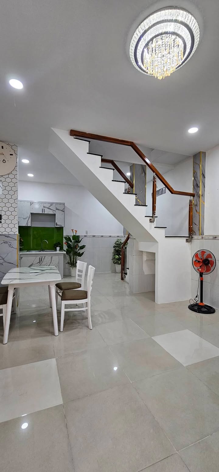 Nhà đẹp Lũy Bán Bích 41m² giá 4.28 tỷ - Đường xe hơi, vào ở ngay!