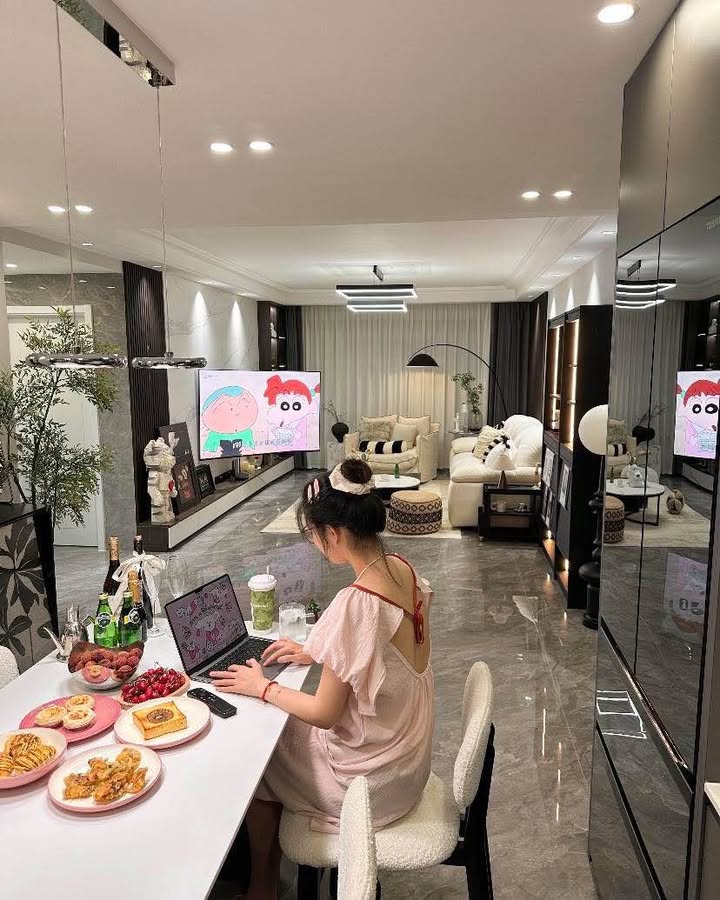 Căn hộ lô góc 2PN, Cầu Giấy, 75m² - Sổ đỏ chính chủ, đầy đủ nội thất!