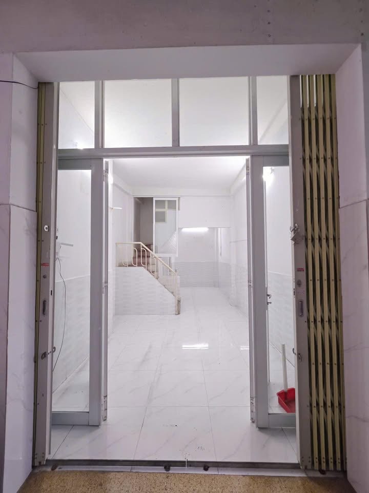 Nhà 2 tầng hẻm Trần Nguyên Hãn, 26m² giá 2.28 tỷ - Sẵn sàng ở ngay!