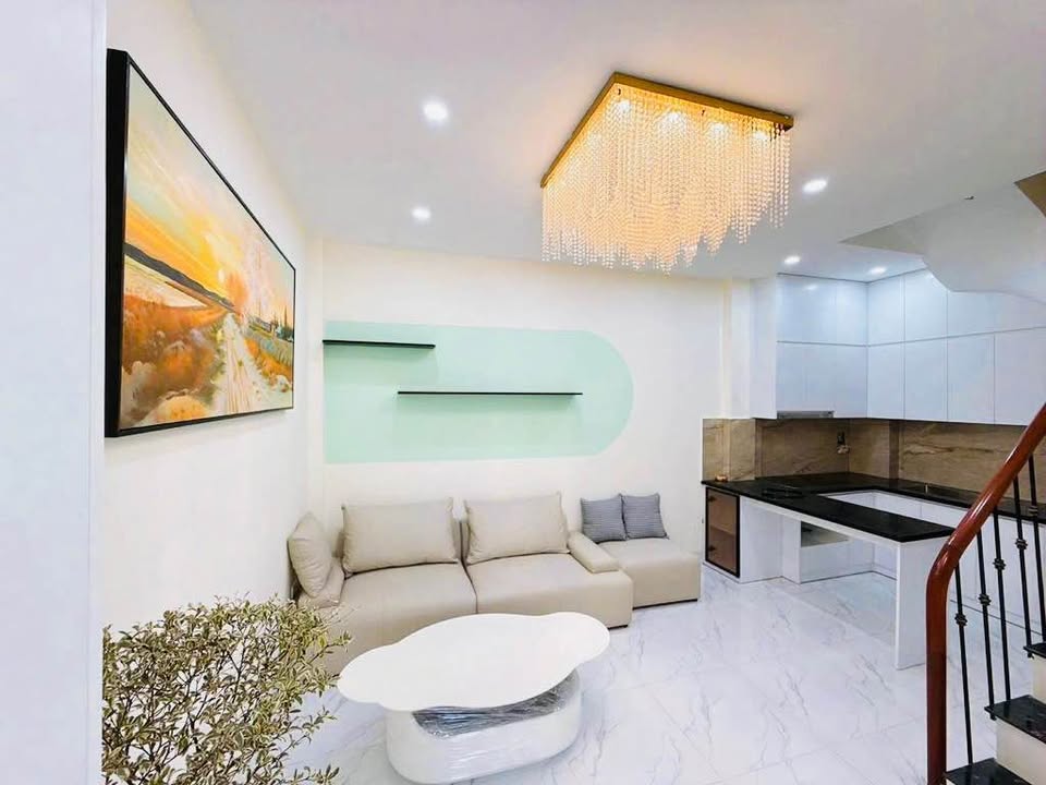 Nhà phố Trương Định 37m² giá 6.9 tỷ - Sổ đỏ chính chủ, gần ô tô