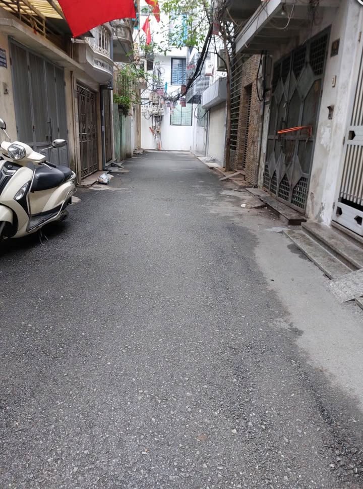 Bán đất + nhà C4 Phố Huế 33m² giá 7 tỷ - Ngõ thông, ô tô vào tận nhà!