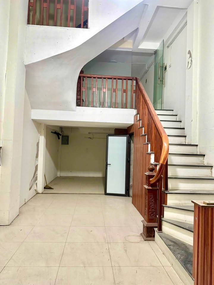 Nhà phố Phùng Hưng, Quận Hoàn Kiếm, 37m² giá 10 tỷ - Đầu tư sinh lời hấp dẫn!