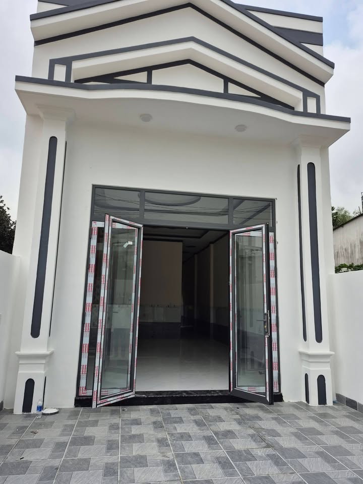 Nhà bán tại Khu phố 4, Phường Tân Định, Bến Cát - 100m² giá 1.6 tỷ - Dân cư đông đúc!