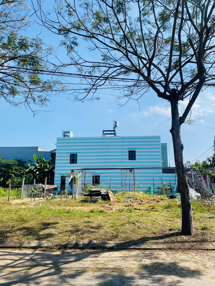 Nhà phố Hòa Quý 100m² giá 4.65 tỷ - Không gian sống lý tưởng đối diện công viên!