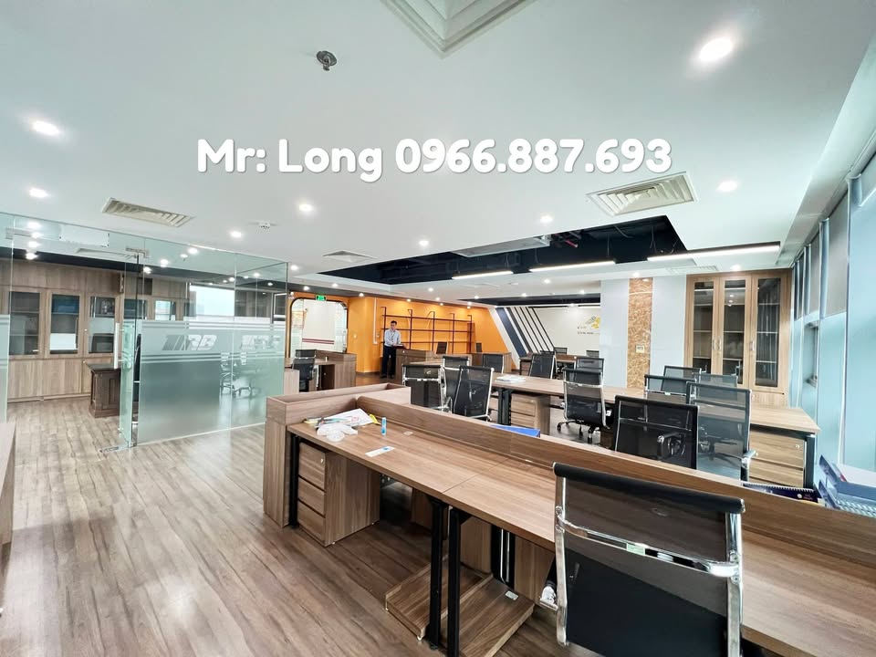 Văn phòng cho thuê Trần Thái Tông 150m² giá 35 triệu - Đầy đủ nội thất sang trọng!