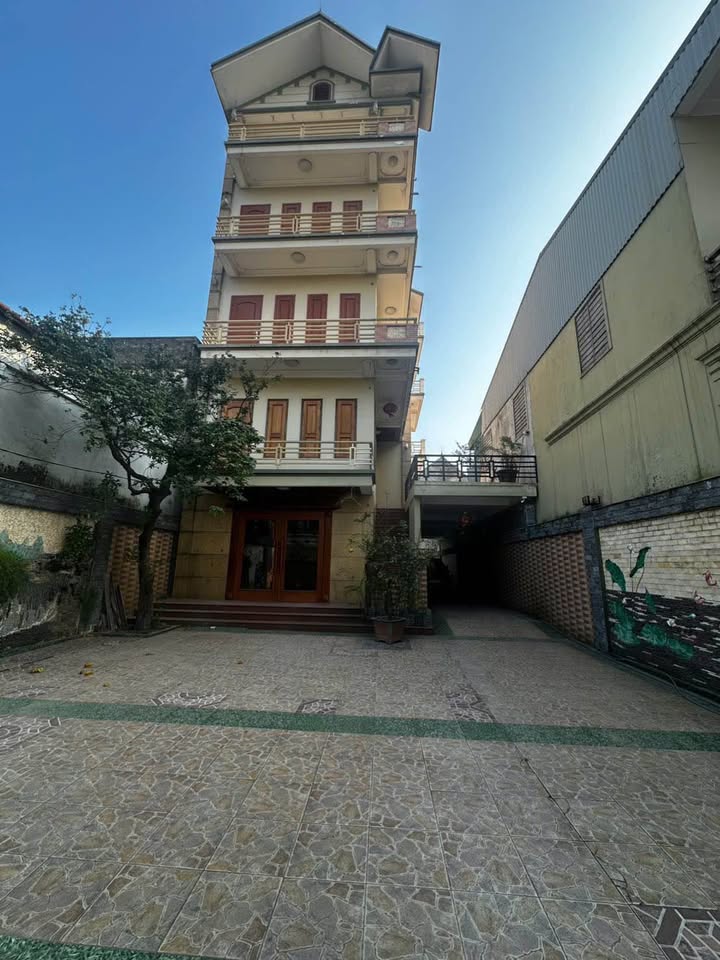 Nhà mặt đường Hưng Bình, TP Vinh 332m² giá 16 tỷ - Siêu phẩm hiếm có gần quảng trường!