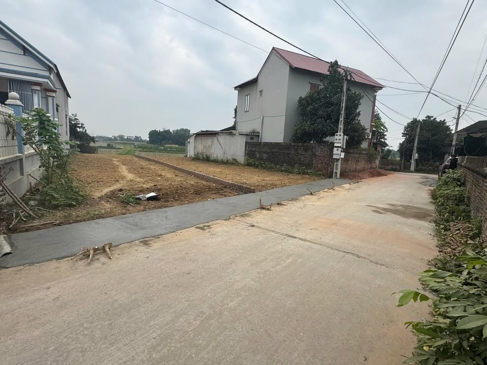 Đất nền Hàng Lam Cốt, Tân Yên, 200m² giá 1 tỷ - Đầu tư sinh lời ngay!