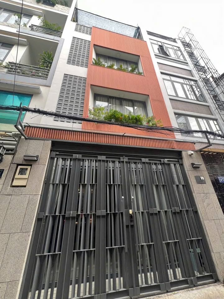 Nhà 5 tầng Hoàng Hoa Thám - Cộng Hòa 90m² giá 17,9 tỷ - Sẵn sàng vào ở ngay!