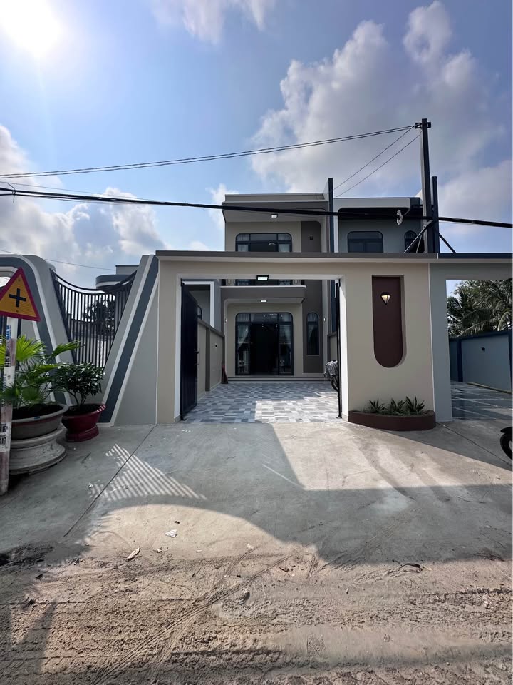 Nhà phố hẻm 49 Phạm Hùng, Hòa Thành, 120m² giá 2.59 tỷ - Mặt tiền đường nhựa thông thoáng!