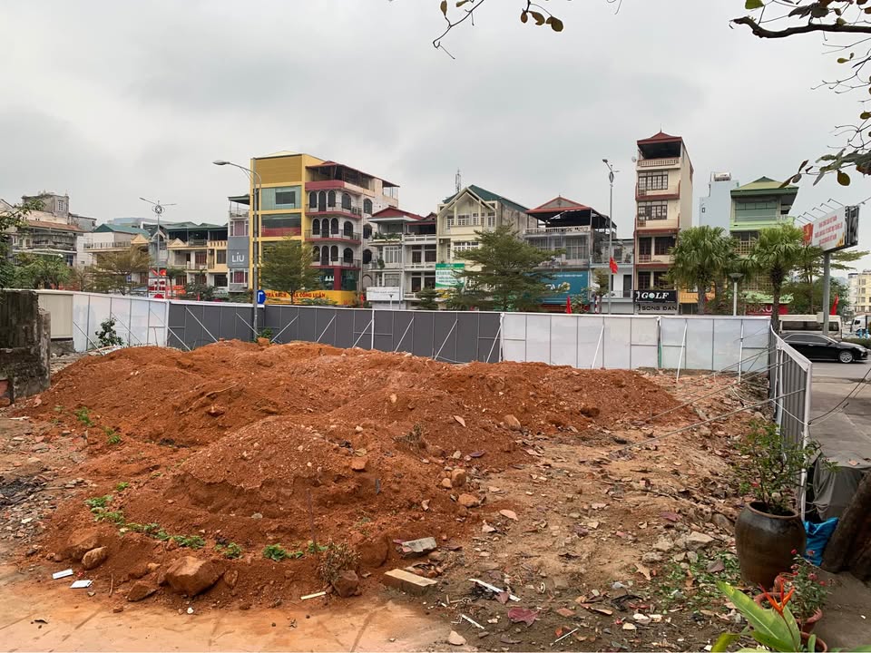 Đất cho thuê điểm bán hoa Tết Quốc lộ 18A, Quảng Yên 300m² - Vị trí đắc địa sát chân dốc FLC!