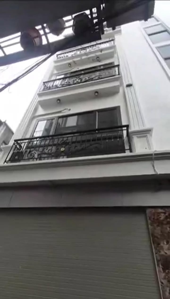 Nhà 5 tầng Tây Mỗ 40m² giá 6.x tỷ - Nội thất đầy đủ, gần Vincom Smart City!