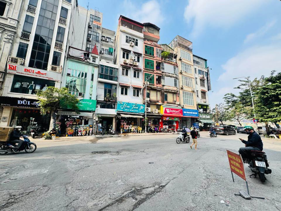 Nhà mặt phố Hai Bà Trưng 40m² giá 20 tỷ - Đầu tư sinh lời ngay!