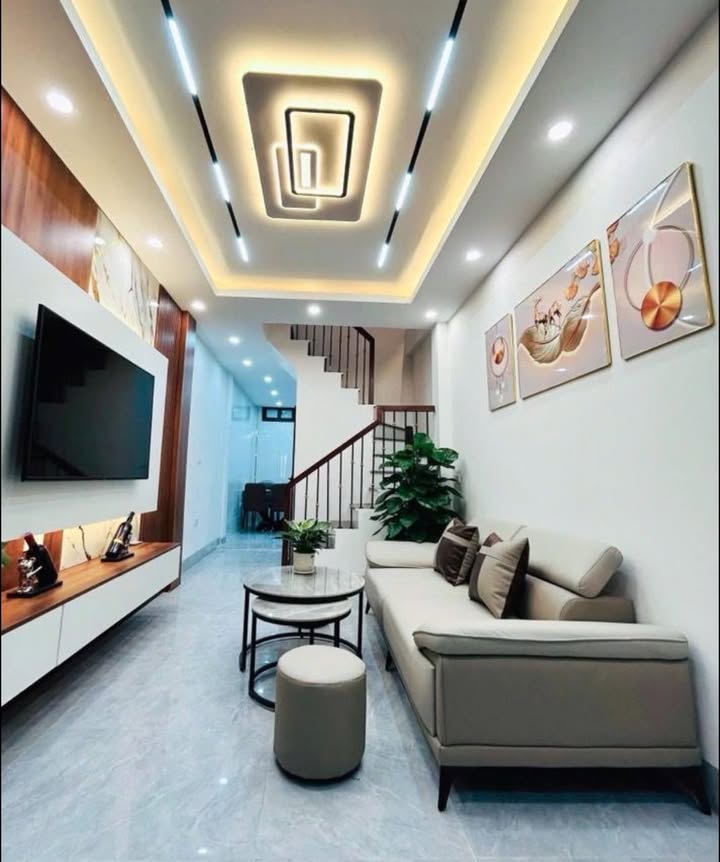 Nhà phố Hoa Bằng, Cầu Giấy 40m² giá 10.5 tỷ - Sẵn sàng vào ở ngay!