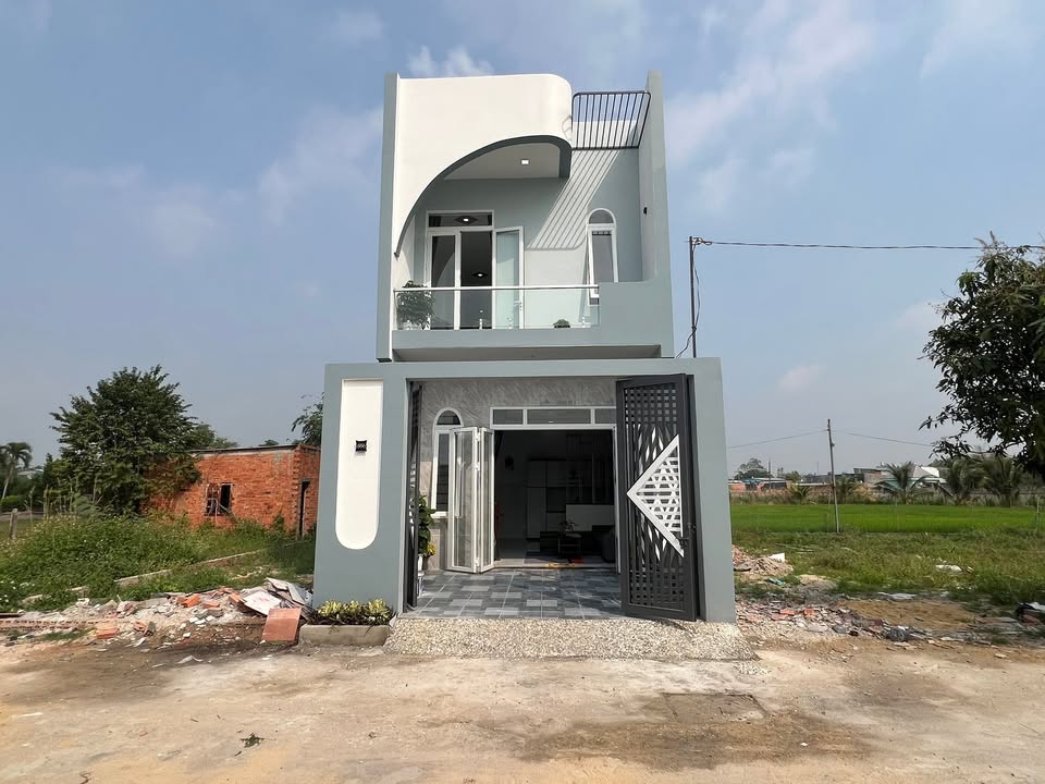 Nhà trệt lầu 3PN tại Đức Hòa, Long An - Chỉ 2.25 tỷ, vào ở ngay!