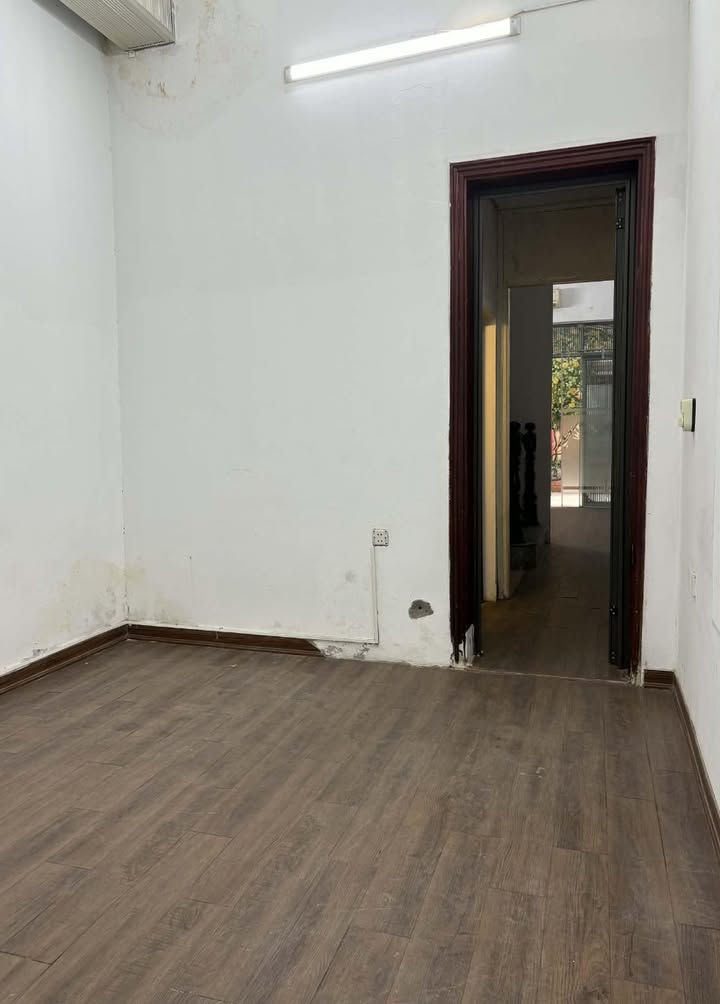 Cho thuê nhà riêng tại ngõ Ông Ích Khiêm, Ba Đình 75m² - Thích hợp làm văn phòng hoặc homestay!