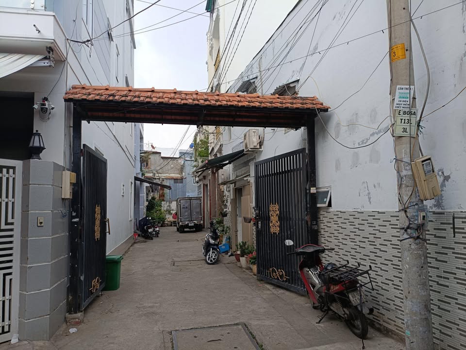 Nhà hẻm xe tải Bông Sao Quận 8 100m² giá 5 tỷ - Vị trí thuận lợi gần trường học và siêu thị