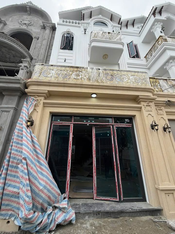 Nhà độc lập 3 tầng Quỳnh Hoàng 56m² giá 4.35 tỷ - Full nội thất, ô tô đỗ cửa!