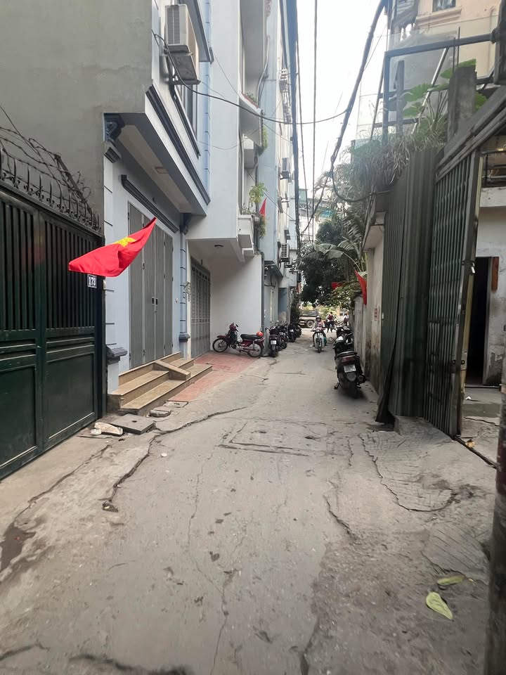 Nhà phố Trịnh Đình Cửu, Hoàng Mai 30m² giá 5.85 tỷ - Nhà đẹp, khung cột bê tông