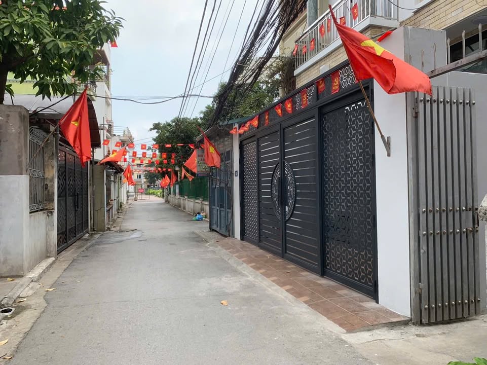 Đất nền Việt Hưng Long Biên 49m² giá 6 tỷ - Vị trí đắc địa, cơ hội hiếm có!