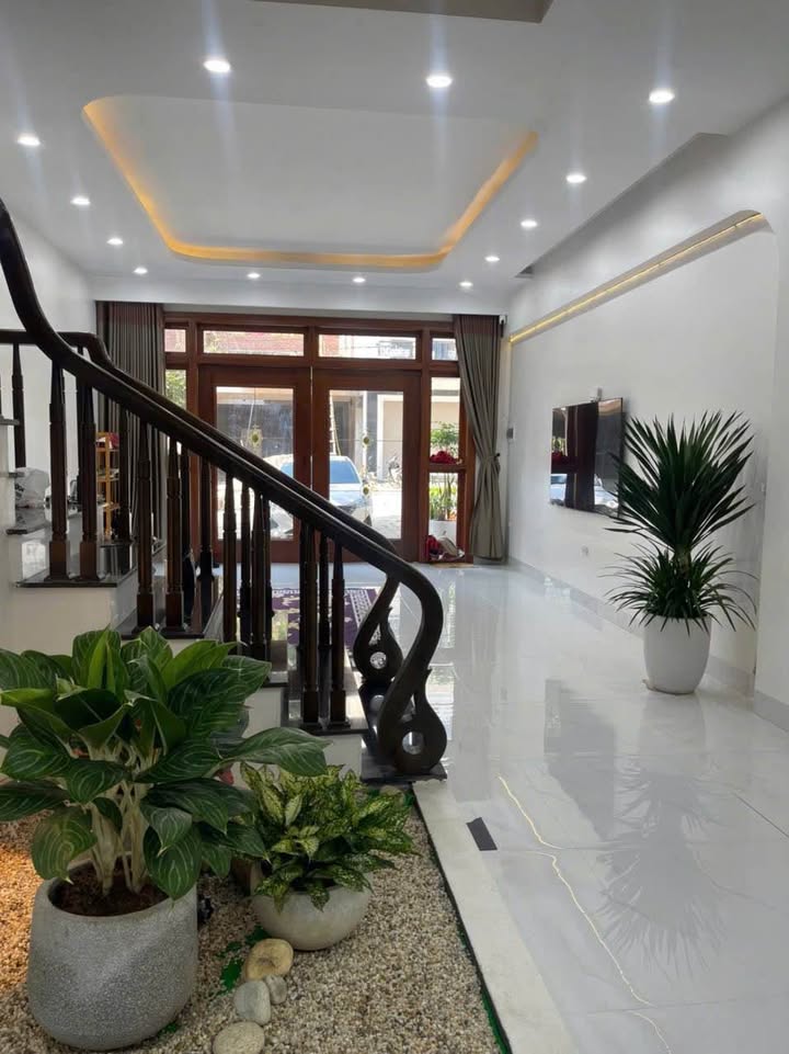 Nhà 3 tầng 1 tum đường T1 - B6 kéo dài, 90m² giá 3 tỷ - Sổ đỏ chính chủ!