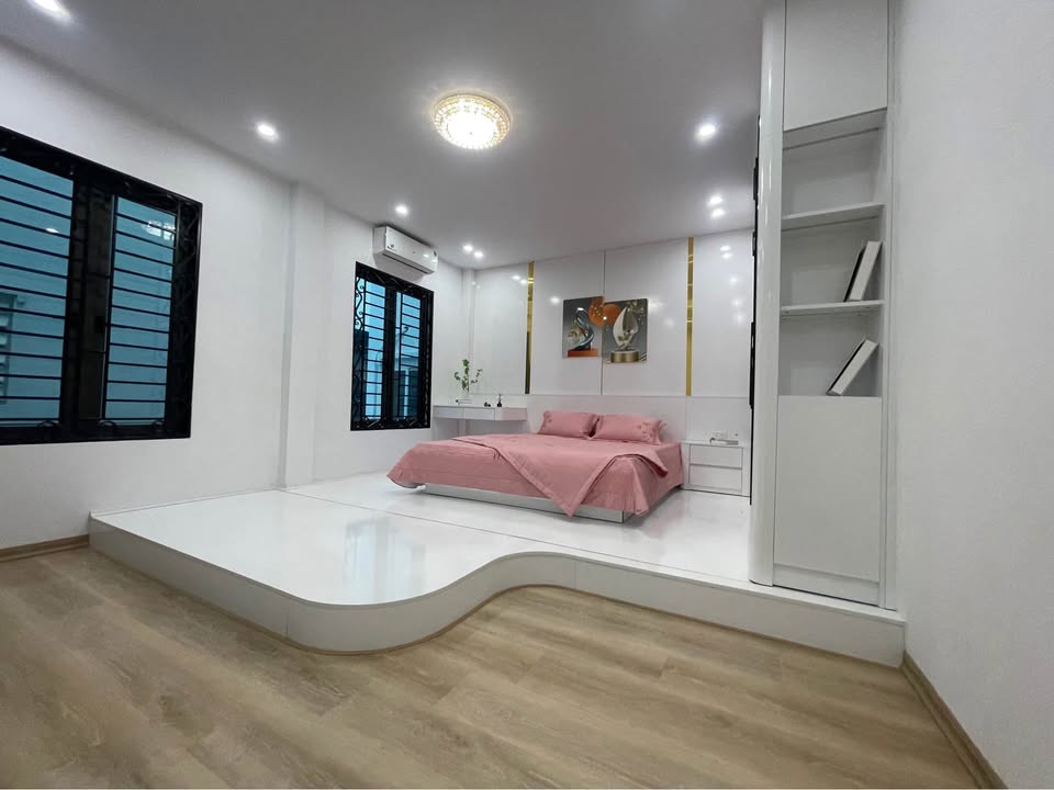 Nhà phố Thượng Đình 40m² giá 8 tỷ - Ngõ thông, ô tô tránh nhau!