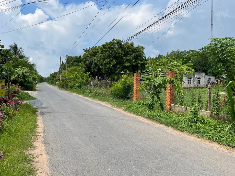 Đất nền Khu phố Lộc Hoà, Trảng Bàng, Tây Ninh 900m² giá 2.1 tỷ - Sổ hồng chính chủ, không qua trung gian!
