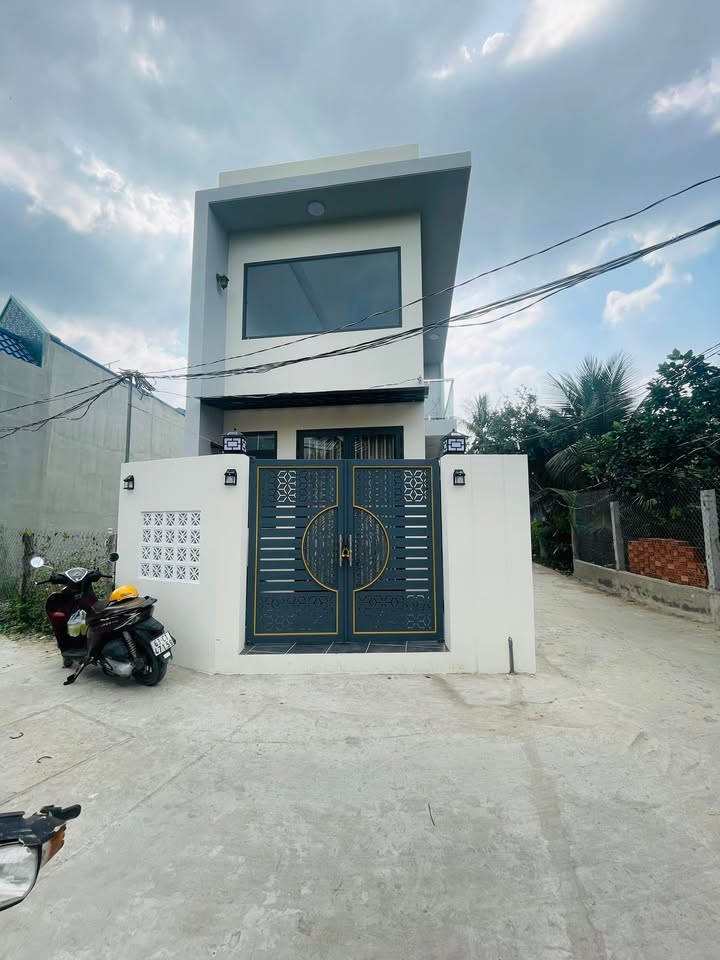 Nhà góc 2 mặt tiền Trần Thị Thơm, 67m² giá chỉ 1.499 tỷ - Sẵn sàng vào ở ngay!