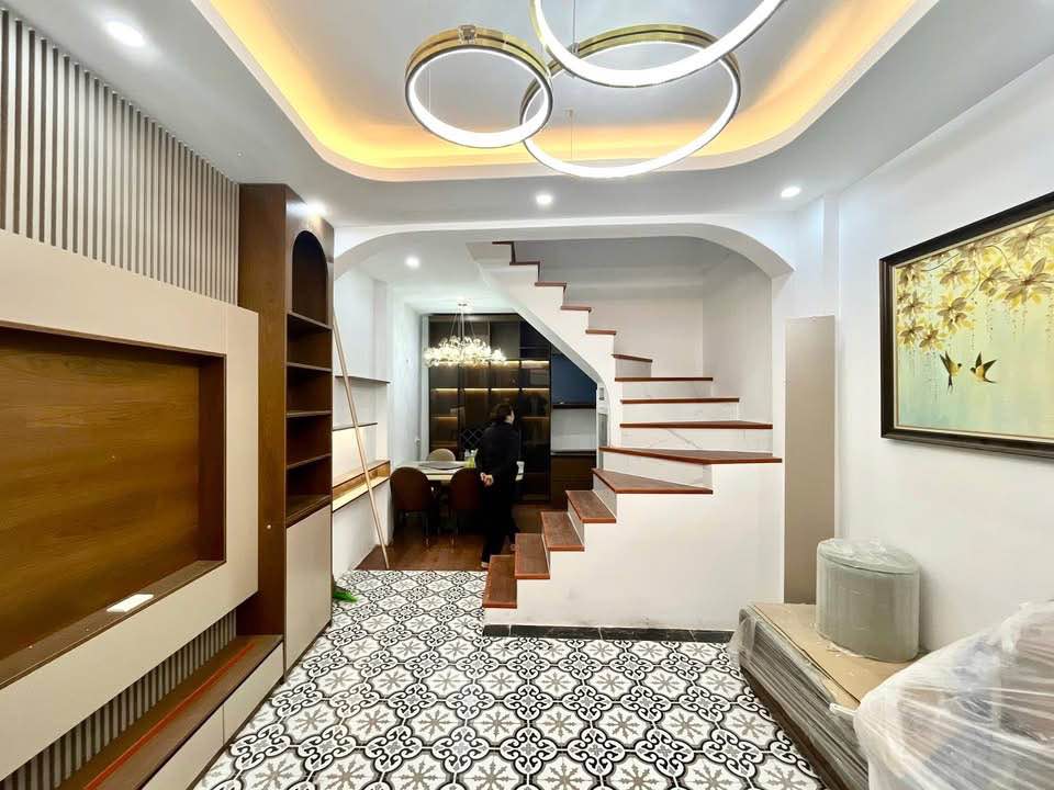 Nhà FrontHouse 30m² tại Cầu Giấy giá 7 tỷ - Sẵn sàng vào ở ngay!