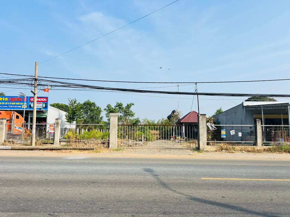 Đất nền mặt tiền đường QL55 Đất Đỏ 3000m² giá 20 tỷ - Kinh doanh thuận lợi!