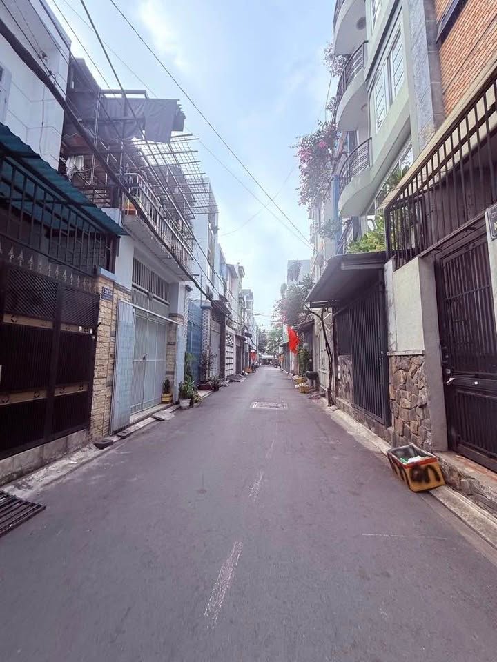 Nhà phố Hòa Thạnh, Quận Tân Phú 37m² giá 5 tỷ - Chính chủ bán gấp!