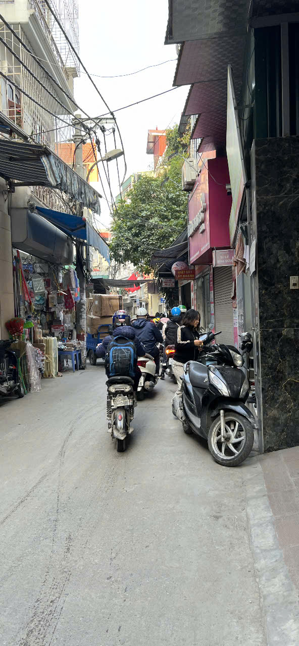 Nhà mặt ngõ ô tô tránh phố Lĩnh Nam 67m² giá 15 tỷ - Thang máy, gara ô tô