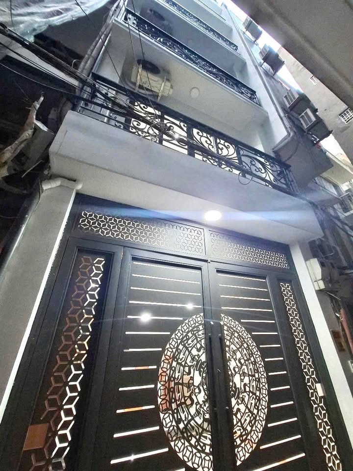 Nhà phố Thụy Khuê, Cầu Giấy 40m² giá 14.8 tỷ - Gần phố lớn, dân trí cao!