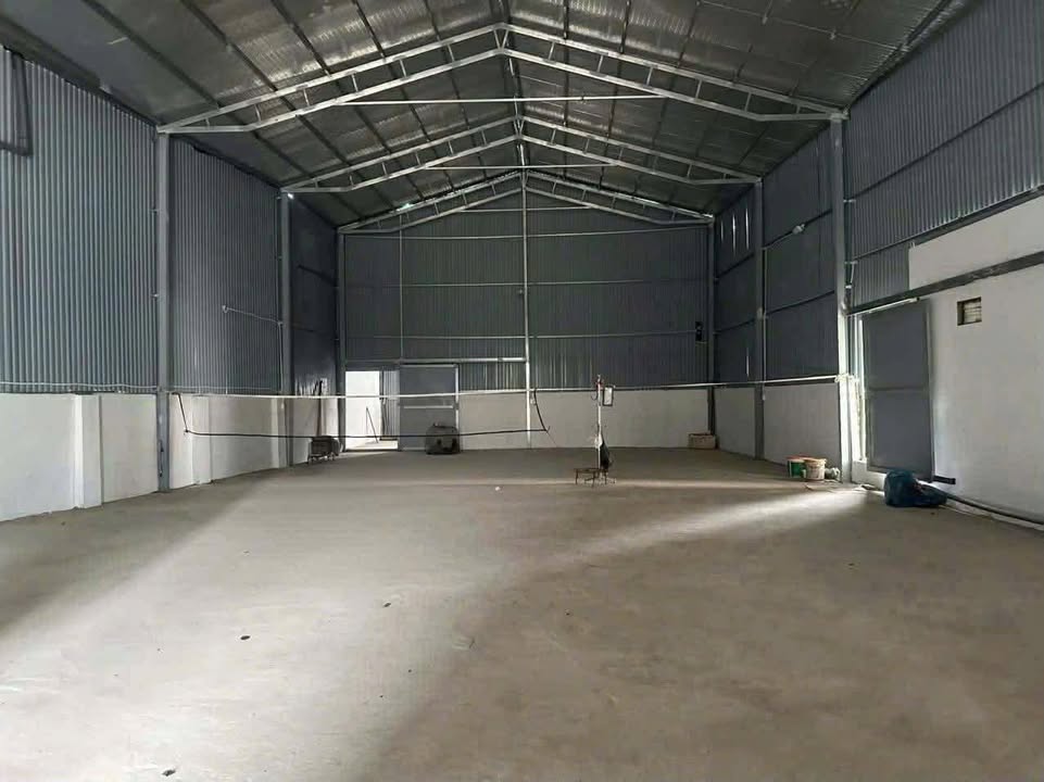 Kho cho thuê 400m² tại Cự Khối, Long Biên - Giá chỉ 20 triệu/tháng!