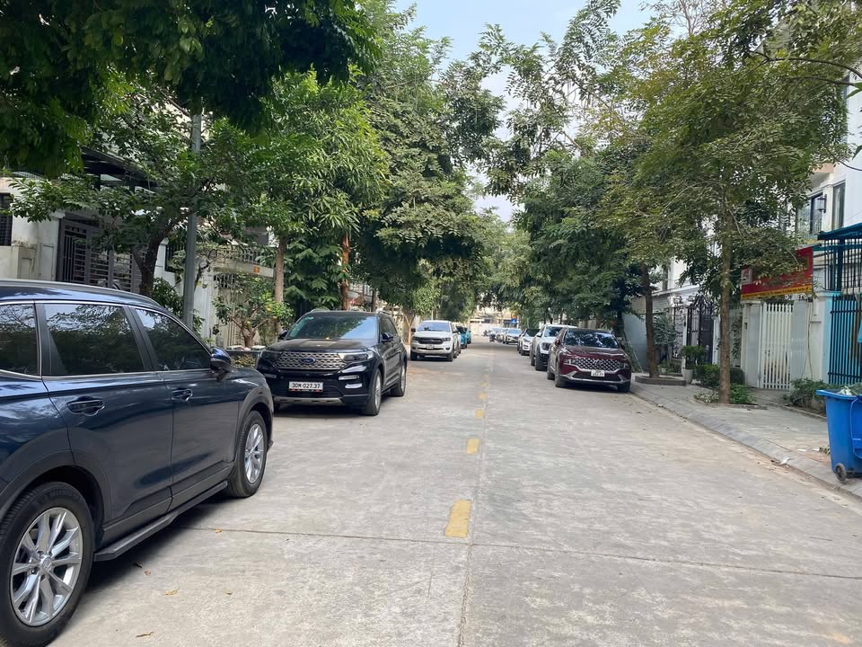 Townhouse cho thuê Geleximco khu D, Hà Đông 130m² giá 16 triệu - Hoàn thiện mặt ngoài, tiện làm VP hoặc kho!