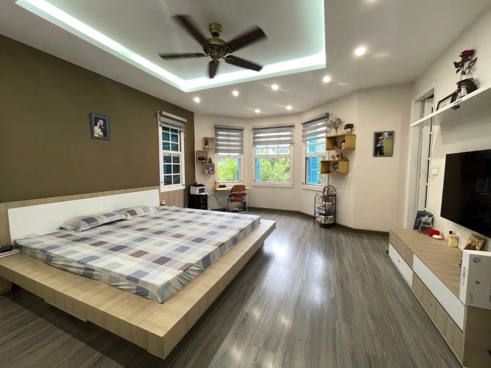 Nhà 5 tầng Định Công 30m² giá 7.5 tỷ - Đủ nội thất, gần chợ