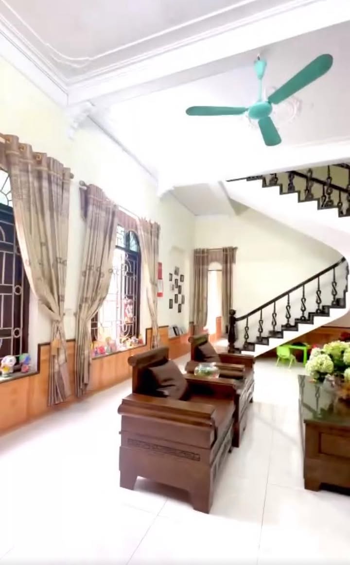 Nhà 3 tầng mặt tiền rộng 6m tại Lăng Cẩm, Việt Trì - Giá 3 tỷ - Chính chủ bán gấp!