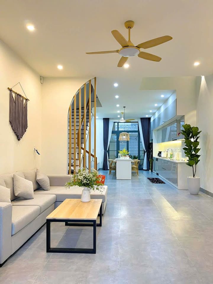 Nhà mặt tiền 2.5 tầng Trung Lương, 100m² giá 9 tỷ - Chính chủ bán gấp!