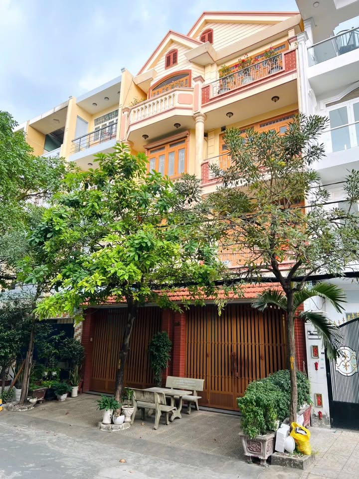 Townhouse Đường Tên Lửa, Quận Bình Tân, 160m² giá 10.8-11 tỷ - Vị trí đẹp, gần Aeon Mall!