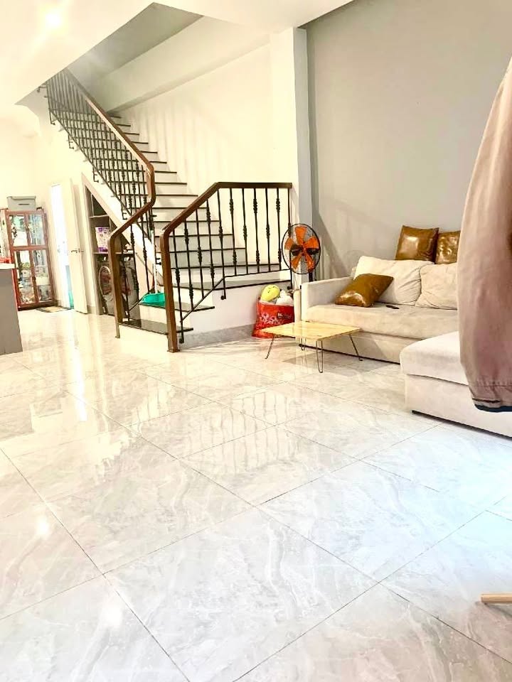 Nhà 3 tầng tại Huỳnh Văn Bánh, Quận Phú Nhuận 92m² giá 12 tỷ - Vị trí đắc địa, tiện ích đầy đủ!