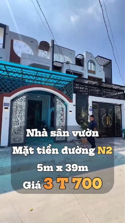 Nhà phố mặt tiền đường 196m² giá 3.7 tỷ - Sân vườn thoáng mát!