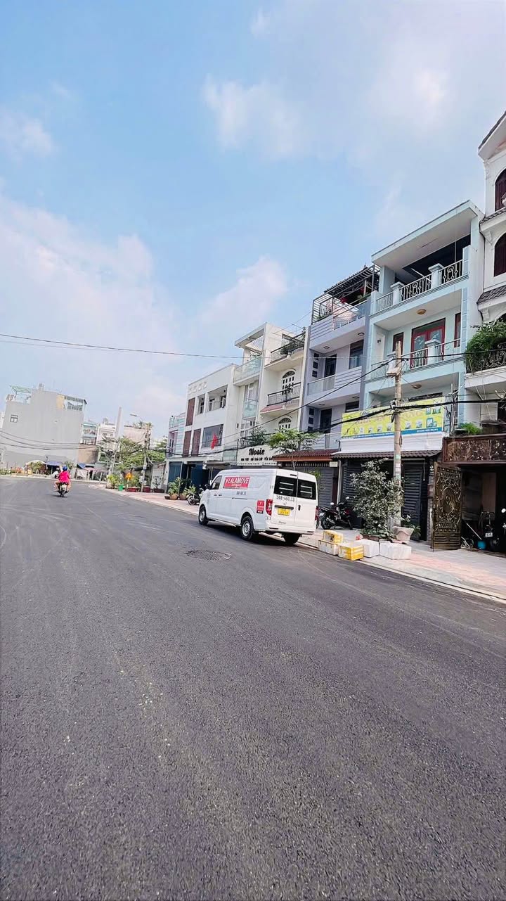 Nhà phố Bình Tân 67m² giá 6.1 tỷ - Hẻm xe tải thông, gần Aeonmall!