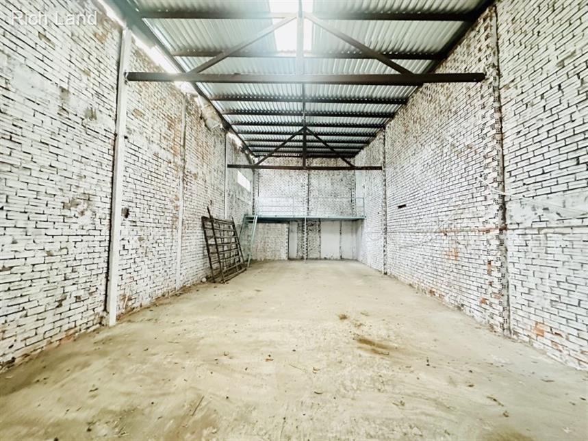 Nhà xưởng mặt tiền đường lớn Tân Thới Nhất 168m² giá 11 tỷ - Đầu tư sinh lời ngay!
